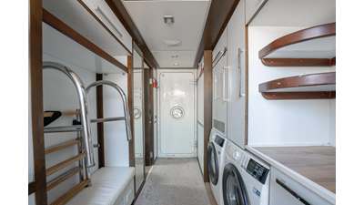 2011 MENGI YAY Raised Pilothouse - photo 58