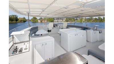 1989 DELTA MARINE Flybridge Motoryacht - photo 9