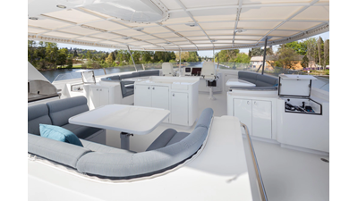 1989 DELTA MARINE Flybridge Motoryacht - photo 11