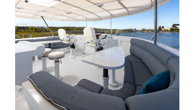 1989 DELTA MARINE Flybridge Motoryacht - photo 13
