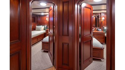 1989 DELTA MARINE Flybridge Motoryacht - photo 52