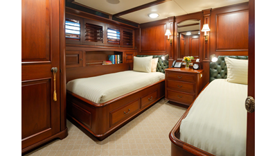 1989 DELTA MARINE Flybridge Motoryacht - photo 53