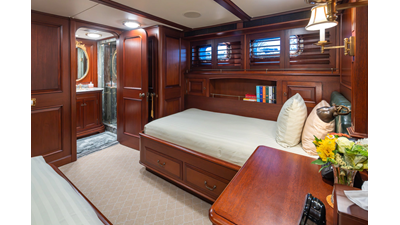 1989 DELTA MARINE Flybridge Motoryacht - photo 54