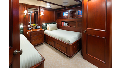 1989 DELTA MARINE Flybridge Motoryacht - photo 57