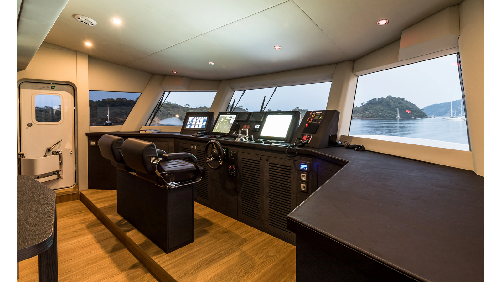 Numarine 32XP — photo 37