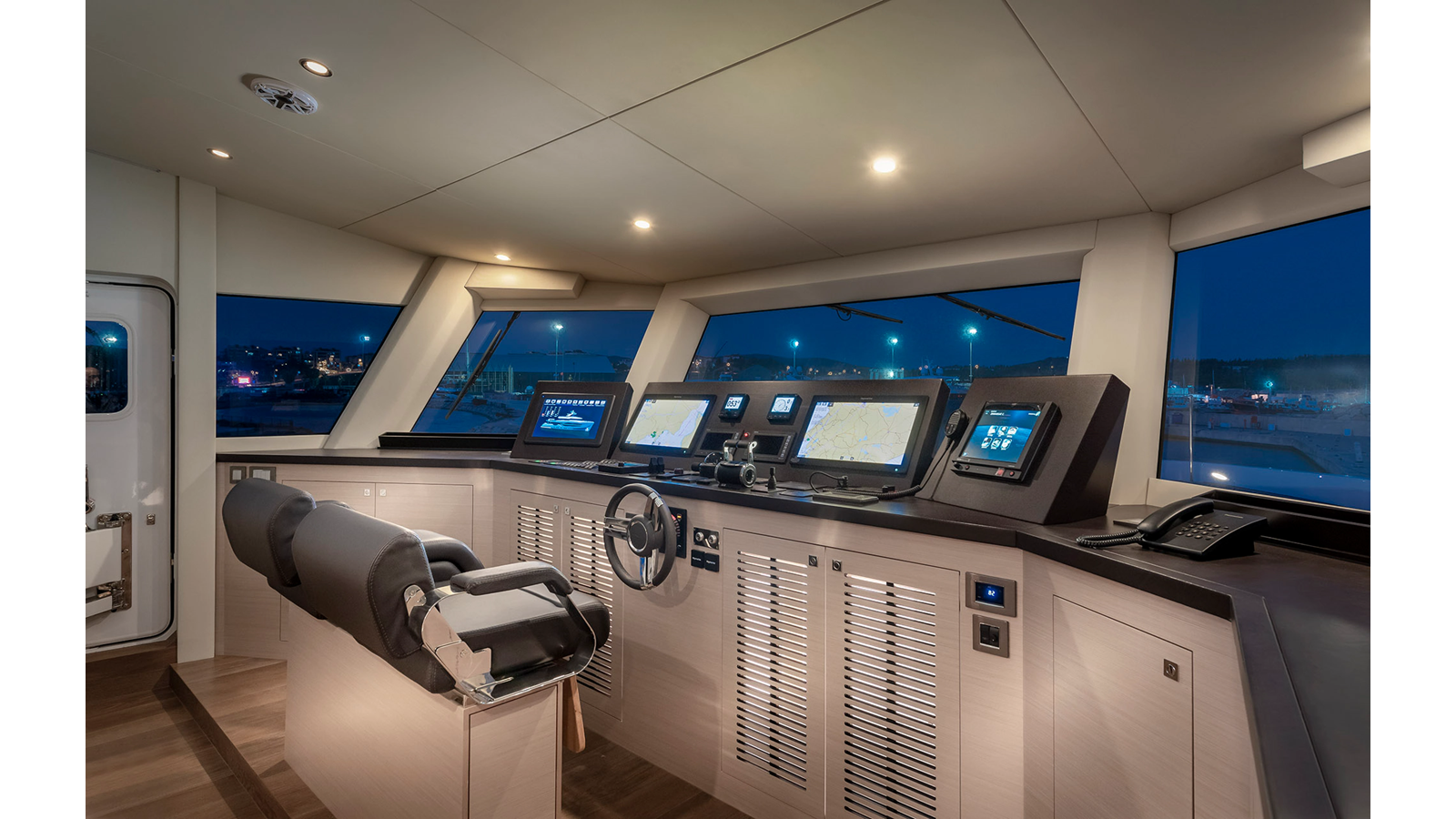 Numarine 32XP — photo 48