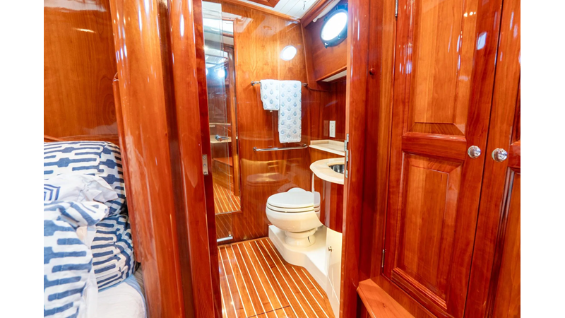 Photo of HINCKLEY Sapphire II 55'