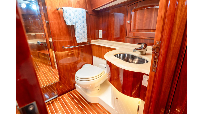 Photo of HINCKLEY Sapphire II 55'