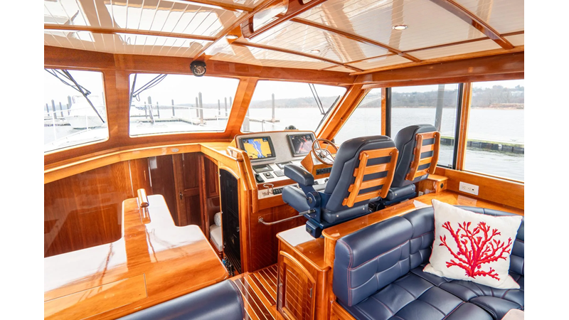 Photo of HINCKLEY Sapphire II 55'