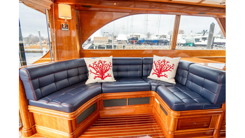 Photo of HINCKLEY Sapphire II 55'