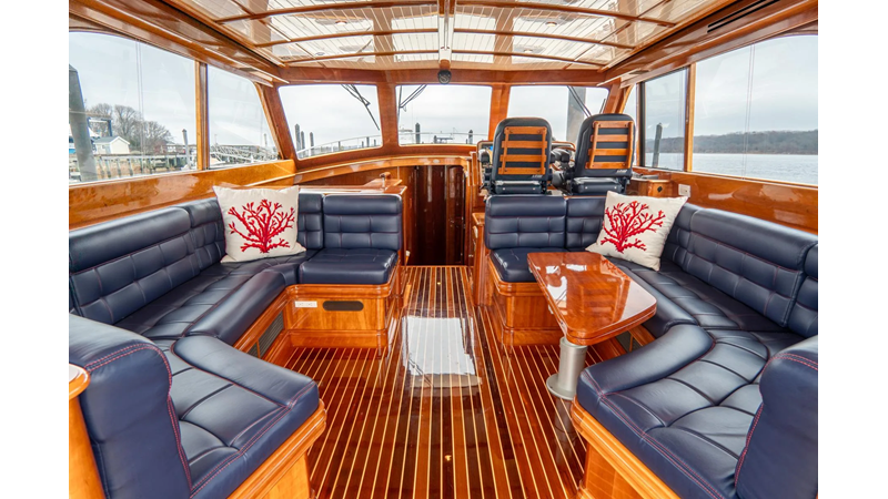 Photo of HINCKLEY Sapphire II 55'