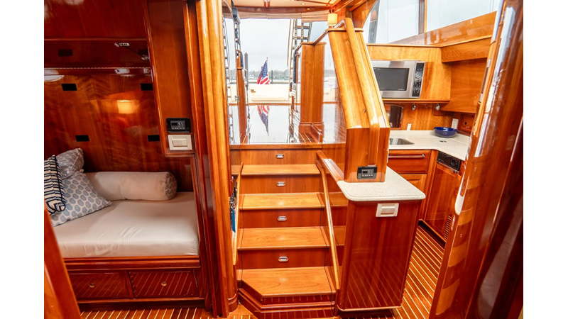 Photo of HINCKLEY Sapphire II 55'