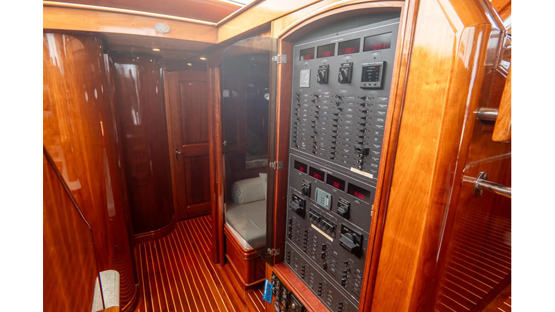 Photo of HINCKLEY Sapphire II 55'