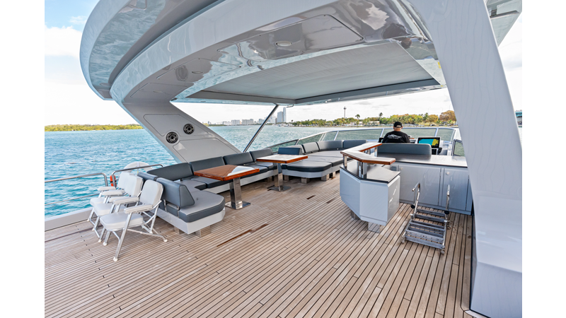 Photo of AZIMUT YACHTS Knot Woke 85'