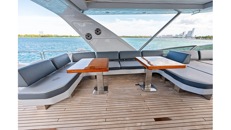 Photo of AZIMUT YACHTS Knot Woke 85'
