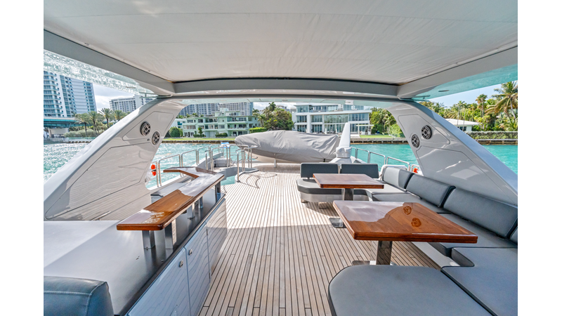 Photo of AZIMUT YACHTS Knot Woke 85'