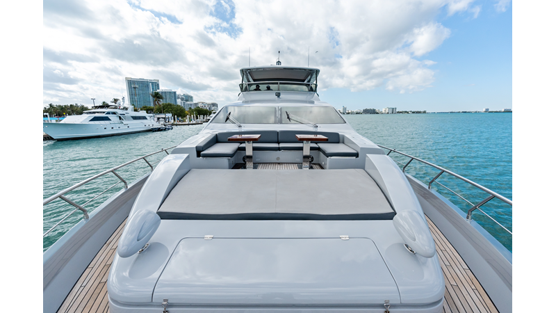 Photo of AZIMUT YACHTS Knot Woke 85'