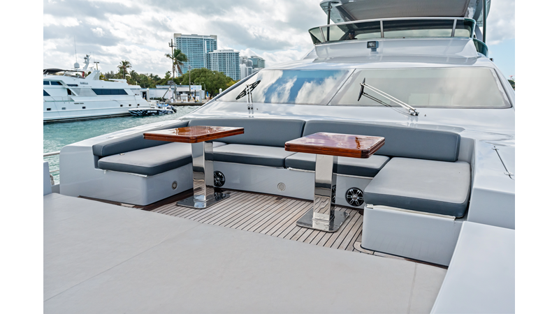 Photo of AZIMUT YACHTS Knot Woke 85'