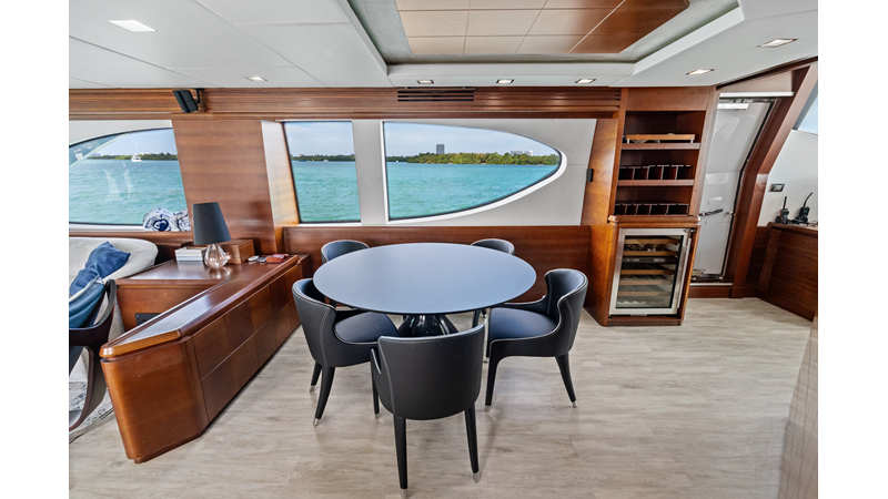 Photo of AZIMUT YACHTS Knot Woke 85'