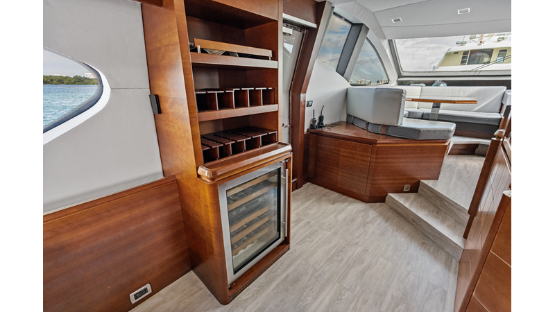 Photo of AZIMUT YACHTS Knot Woke 85'