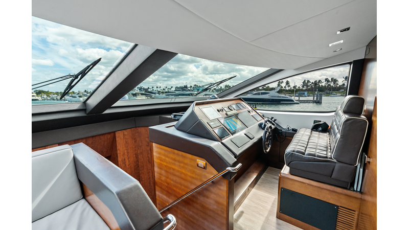 Photo of AZIMUT YACHTS Knot Woke 85'