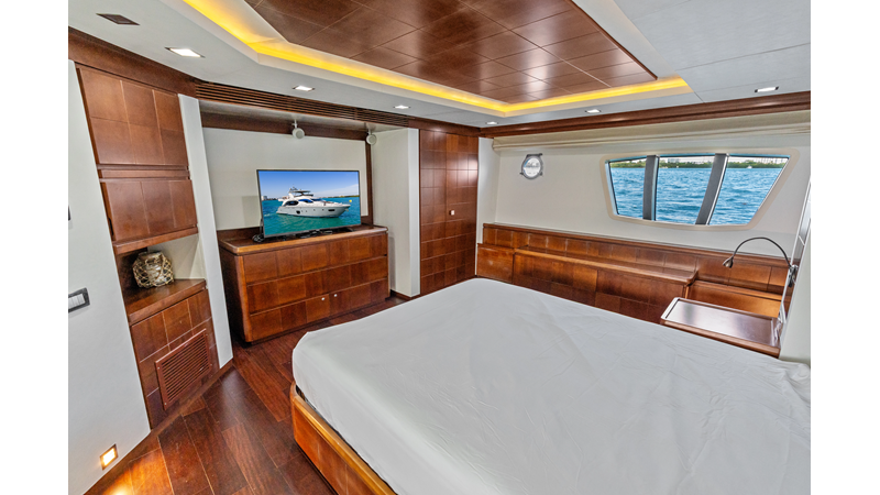 Photo of AZIMUT YACHTS Knot Woke 85'