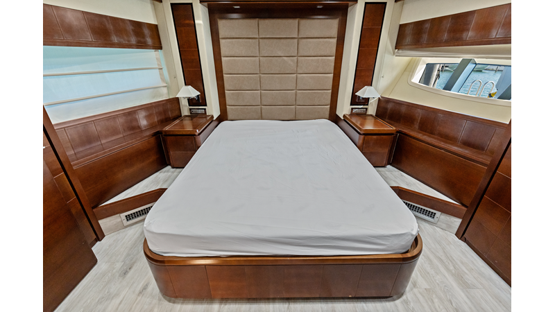 Photo of AZIMUT YACHTS Knot Woke 85'