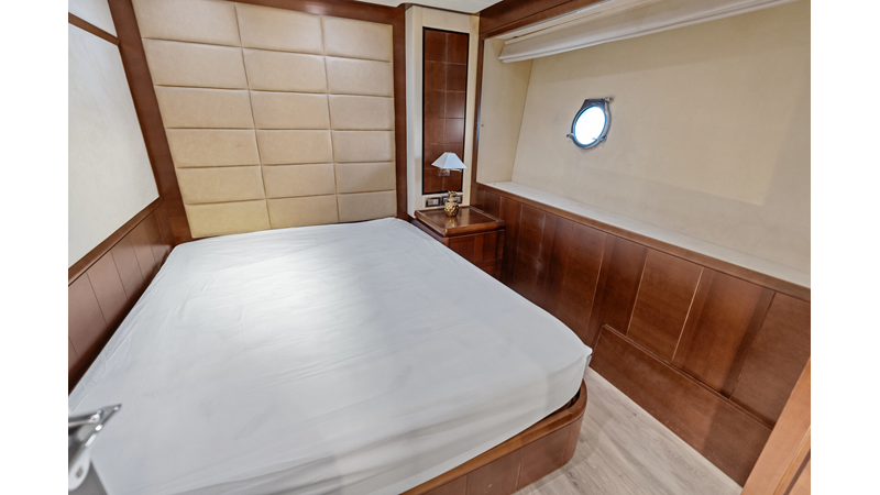 Photo of AZIMUT YACHTS Knot Woke 85'