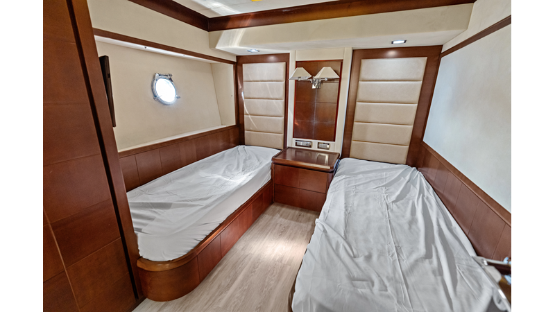 Photo of AZIMUT YACHTS Knot Woke 85'