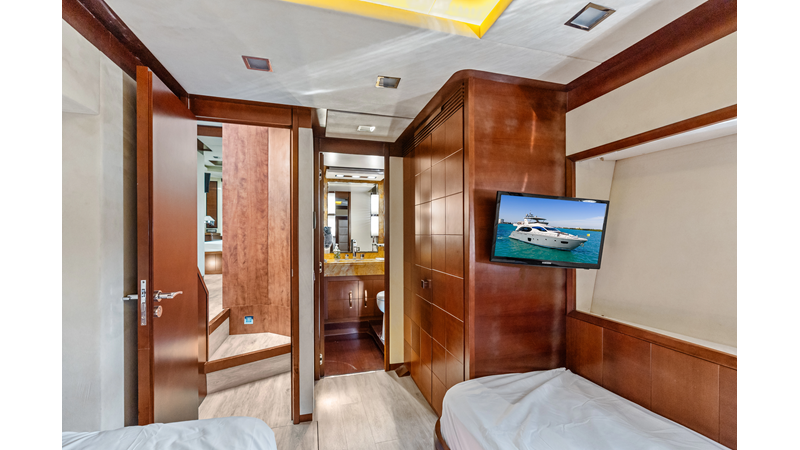 Photo of AZIMUT YACHTS Knot Woke 85'