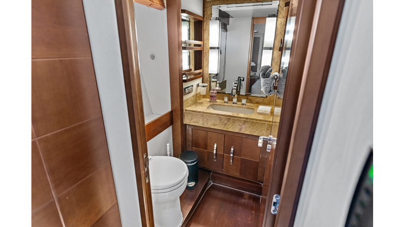 Photo of AZIMUT YACHTS Knot Woke 85'