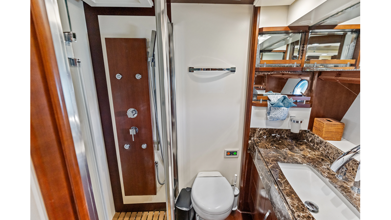 Photo of AZIMUT YACHTS Knot Woke 85'