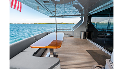2009 AZIMUT YACHTS Flybridge 85 - photo 6