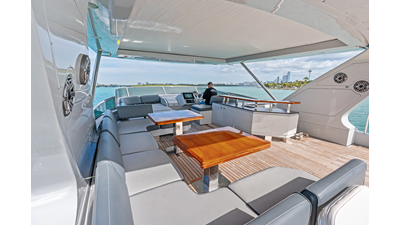 2009 AZIMUT YACHTS Flybridge 85 - photo 8