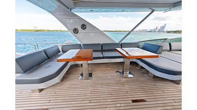 2009 AZIMUT YACHTS Flybridge 85 - photo 9