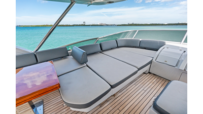 2009 AZIMUT YACHTS Flybridge 85 - photo 10