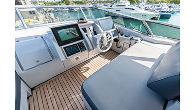 2009 AZIMUT YACHTS Flybridge 85 - photo 14
