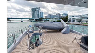 2009 AZIMUT YACHTS Flybridge 85 - photo 17
