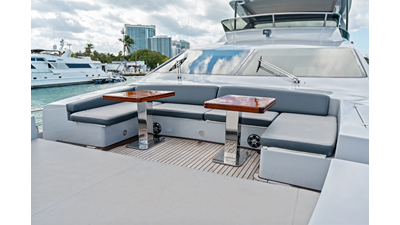 2009 AZIMUT YACHTS Flybridge 85 - photo 20