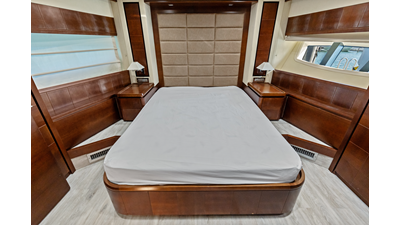 2009 AZIMUT YACHTS Flybridge 85 - photo 39