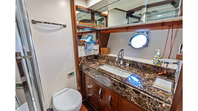 2009 AZIMUT YACHTS Flybridge 85 - photo 50