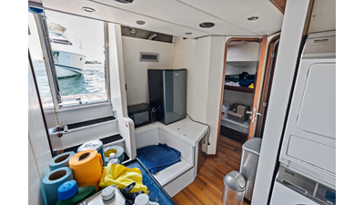 2009 AZIMUT YACHTS Flybridge 85 - photo 51
