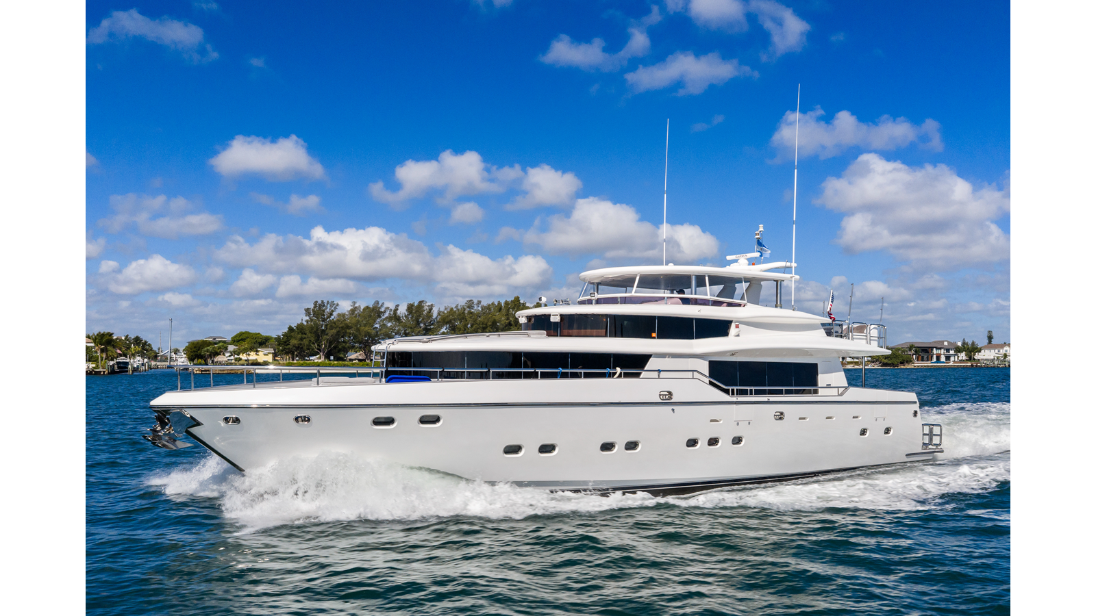 Aleniel — 2005 Johnson 87' Motor Yacht — fotoğraf 2