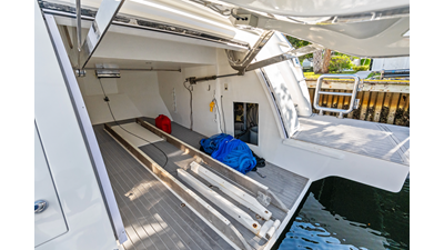 2005 JOHNSON 87' Motor Yacht - photo 10