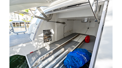 2005 JOHNSON 87' Motor Yacht - photo 11
