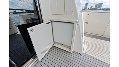 2005 JOHNSON 87' Motor Yacht - photo 16