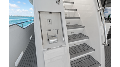 2005 JOHNSON 87' Motor Yacht - photo 17