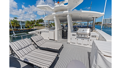 2005 JOHNSON 87' Motor Yacht - photo 21