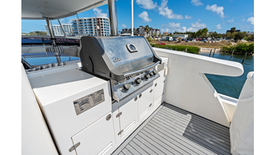 2005 JOHNSON 87' Motor Yacht - photo 22