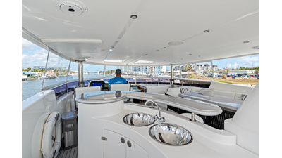 2005 JOHNSON 87' Motor Yacht - photo 24